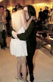 明星走光陪酒,揭秘明星走光陪酒事件背后的真相