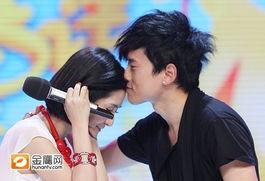 明星夫妻照片涂鸦,涂鸦再现浪漫时光