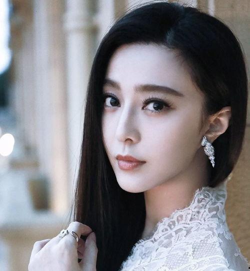 清新女明星,演绎时尚魅力人生”