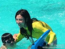 明星玩水,清凉瞬间尽收眼底