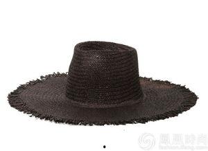 戴草帽的广西网红男,展现独特魅力