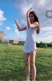 抖音火的网红舞蹈女孩,舞动青春，燃情网络