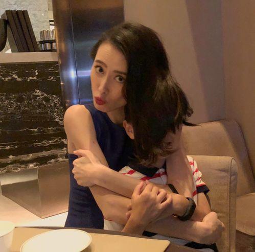 变回平民的明星,揭秘变回平民的华丽转身