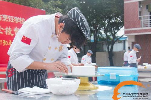 网红厨师多大年龄,揭秘网红厨师年龄背后的故事