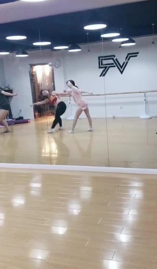 舞队吃瓜视频大全,揭秘舞蹈圈幕后趣事